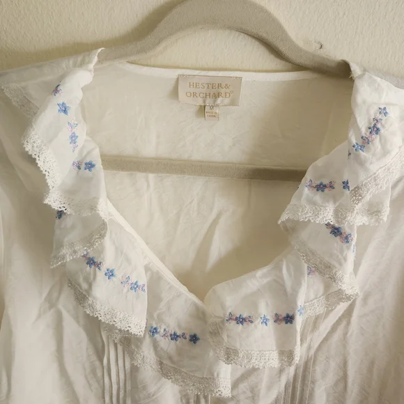 White Ruffle Floral Blue Embroidery Puff Sleeve Blouse - Picture 2 of 5
